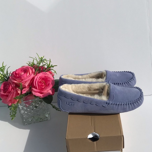 UGG Scalloped Moc - Picture 3 of 7